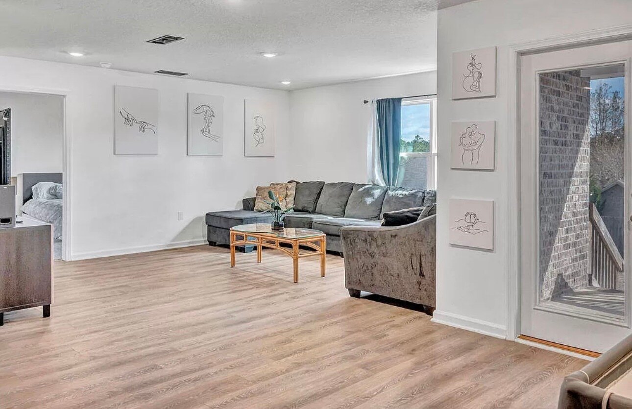 Building Photo - 3285 Chappelwood Dr