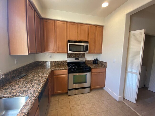 Building Photo - Move In Spectial  *$1000 Rent Credit* Newe...