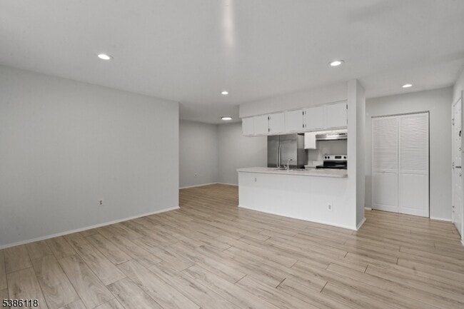 Building Photo - 37 Eton Way