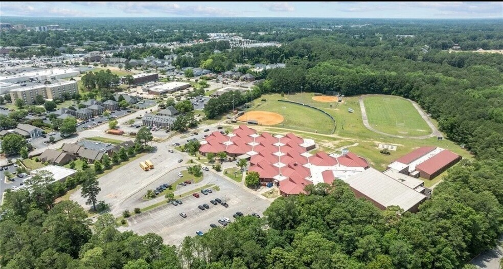 Building Photo - 595 Winding Creek Rd