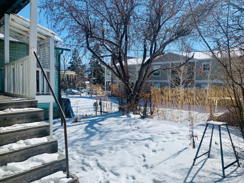 Building Photo - 108 W Gold St