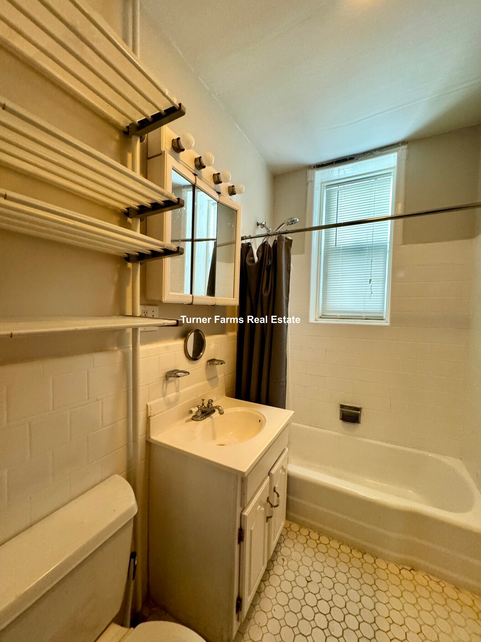 Building Photo - 19 Monmouth St