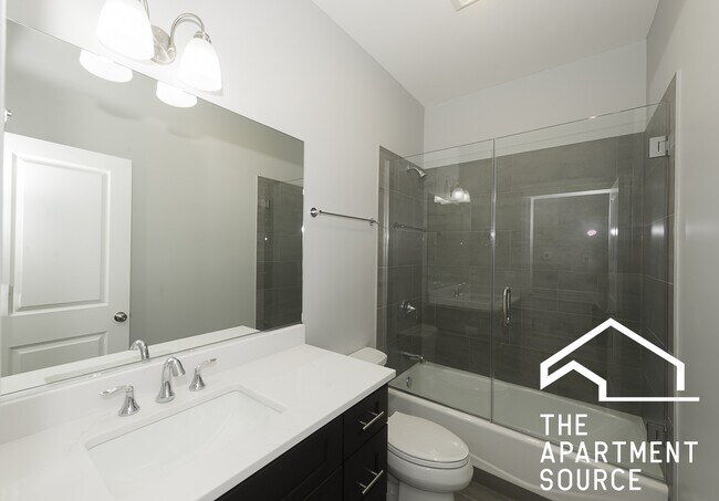 Building Photo - 2346 W Grand Ave