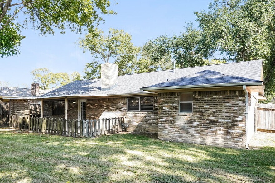 Building Photo - 23331 Bayleaf Dr