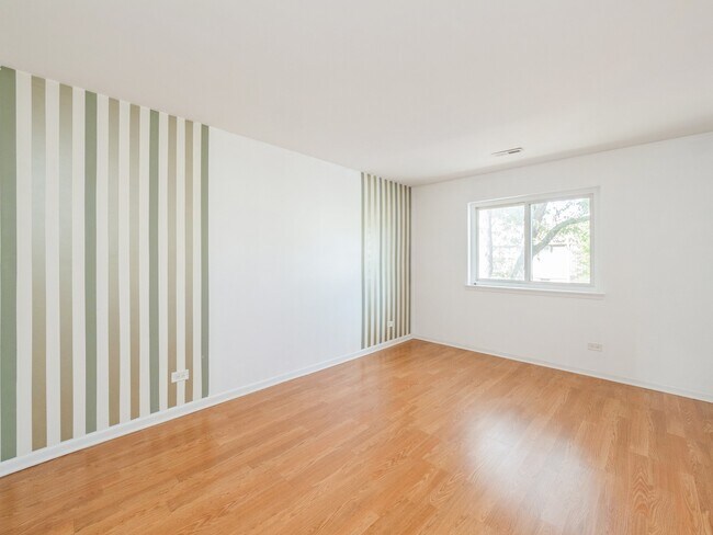 Building Photo - 880 S Plum Grove Rd