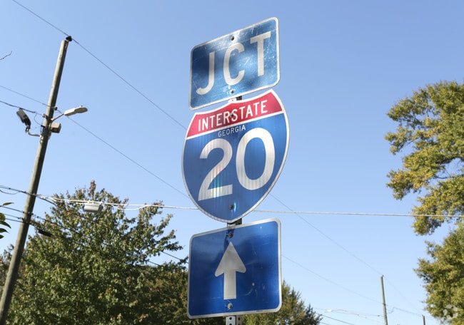 Building Photo - 879 Parsons St SW