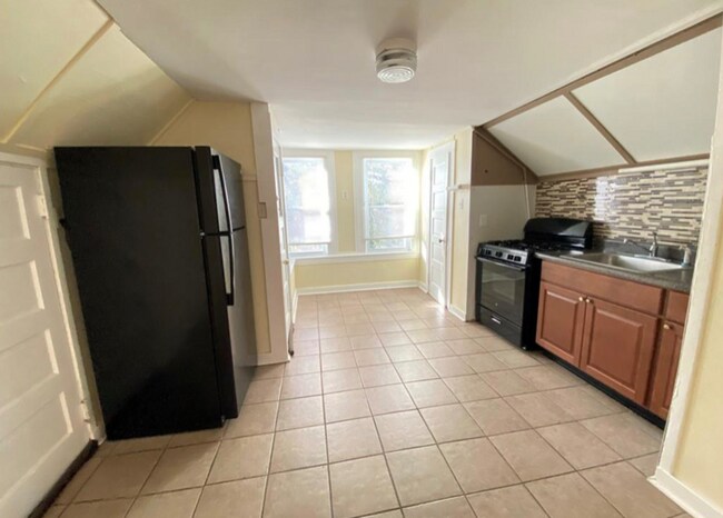 Building Photo - 377 Huntington Rd