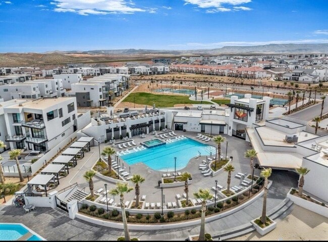 Building Photo - Resort-Style Living | 3 Bedroom Home with ...