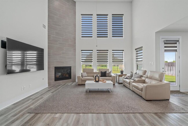 Building Photo - 5363 Orsini Blfs