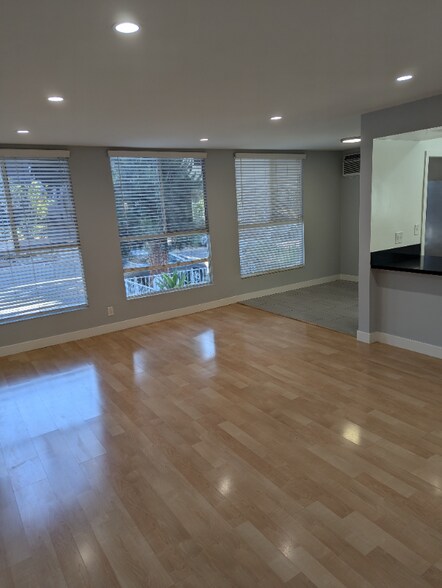 Building Photo - 7068 Lanewood Ave