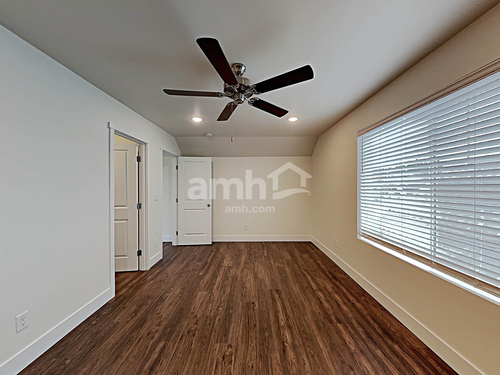 Building Photo - 23355 SE Dogwood St