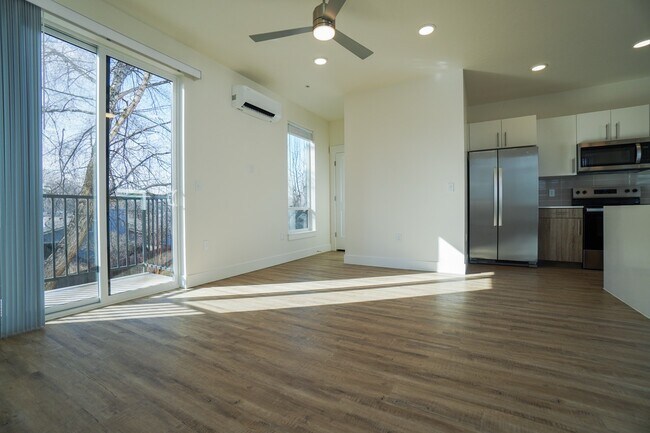 Building Photo - 4613 Iota St