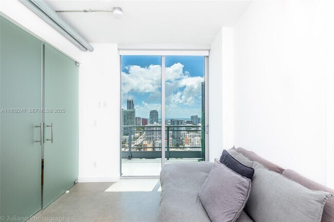 Building Photo - 690 SW 1st Ct