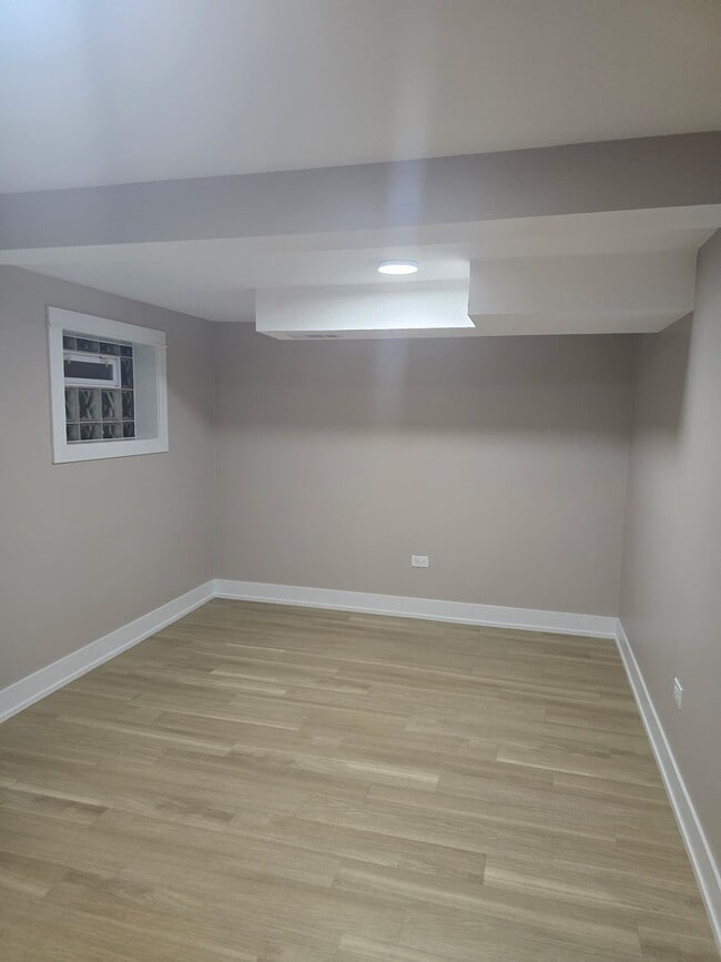 Building Photo - 8511 S Parkside Ave