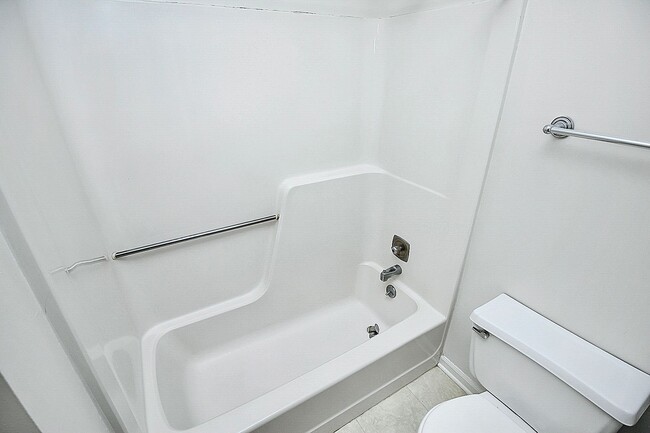 Building Photo - Exquisite South Charlotte Ranch, Move-In R...