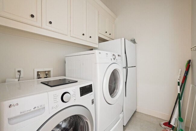 Building Photo - 521 Lovett Blvd