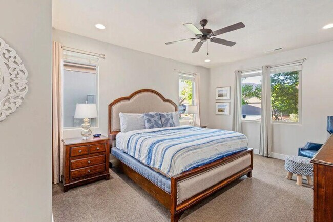 Building Photo - 3800 Paradise Vlg Dr