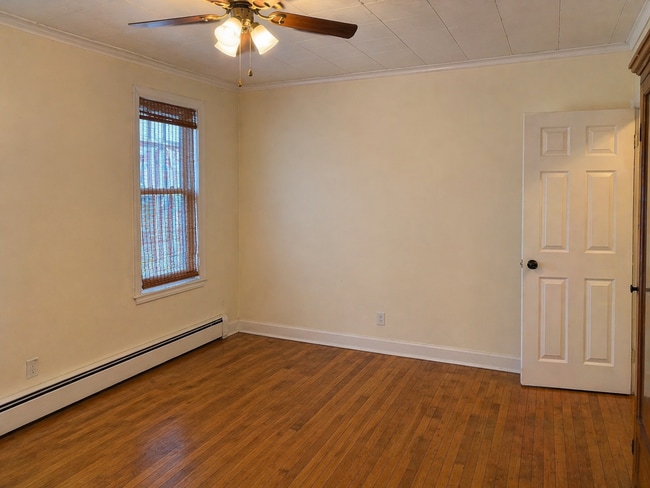 Building Photo - Beautiful 3 Bedroom Townhome in Lancaster - First Floor Washer/Dryer!