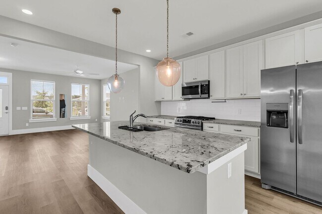 Building Photo - Charming Charleston Home in the Heart of M...