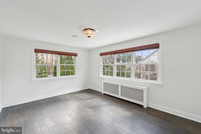 Building Photo - 5305 Saratoga Ave