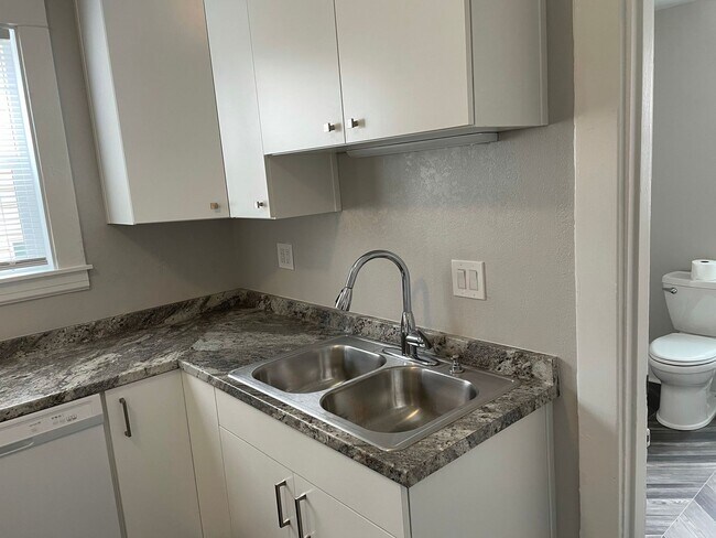 Building Photo - 2421 Rucker- 4 Unit