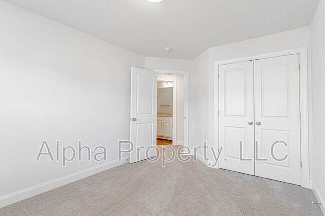 Building Photo - 502 Milbury Way