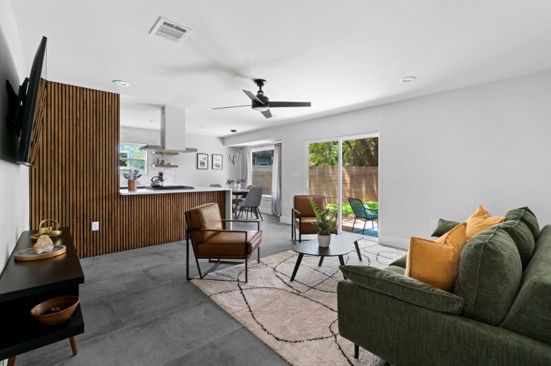Building Photo - 2102 Falcon Hill Dr