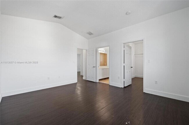 Building Photo - 1180 NE 41st Ave