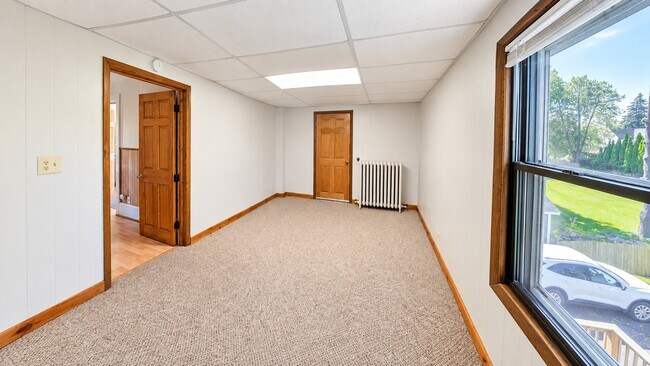 Building Photo - 610 N Center St