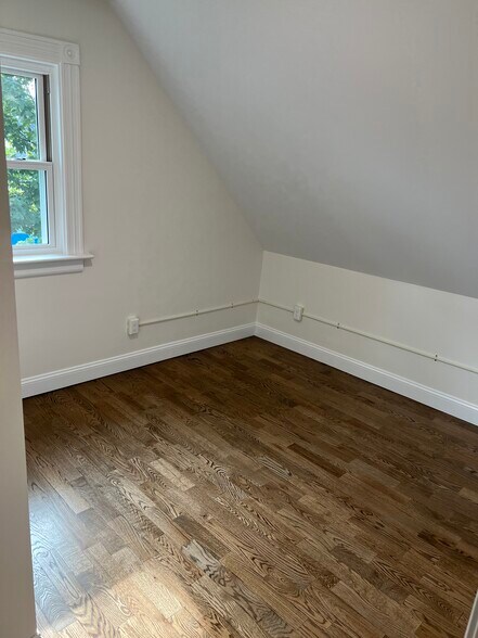 Building Photo - 470 Howard Ave