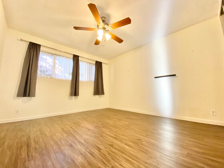 Building Photo - 1810 N Harvard Blvd