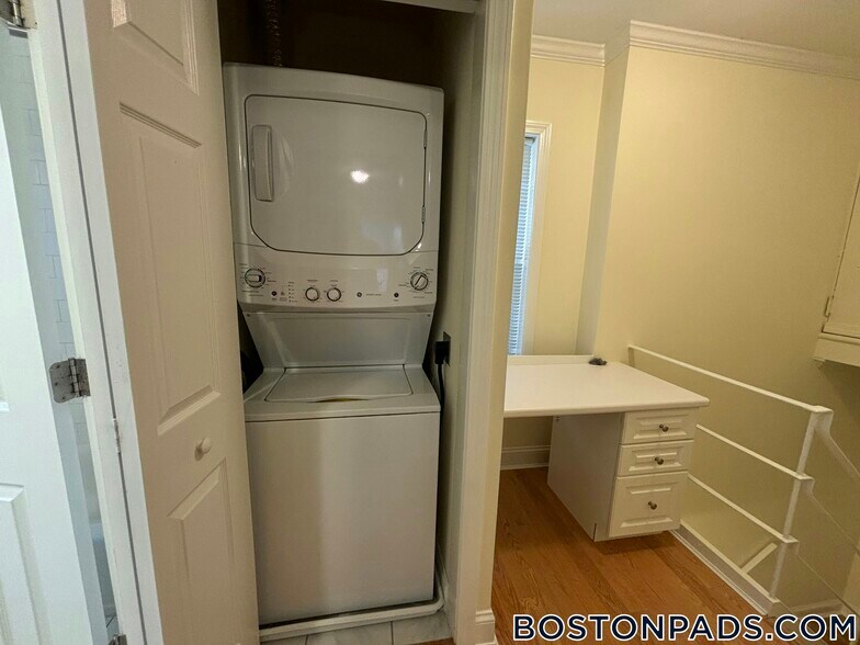 Building Photo - 182 Sherman Rd