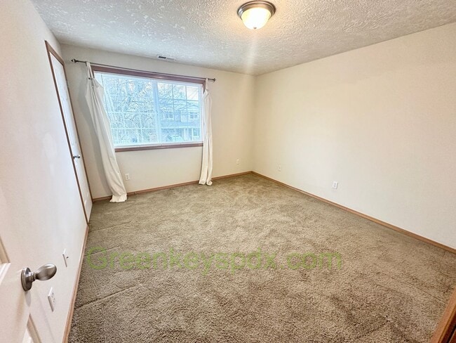 Building Photo - 100$ OFF FIRST MONTHS RENT IF A LEASE IS SIGNED BY 3/17
