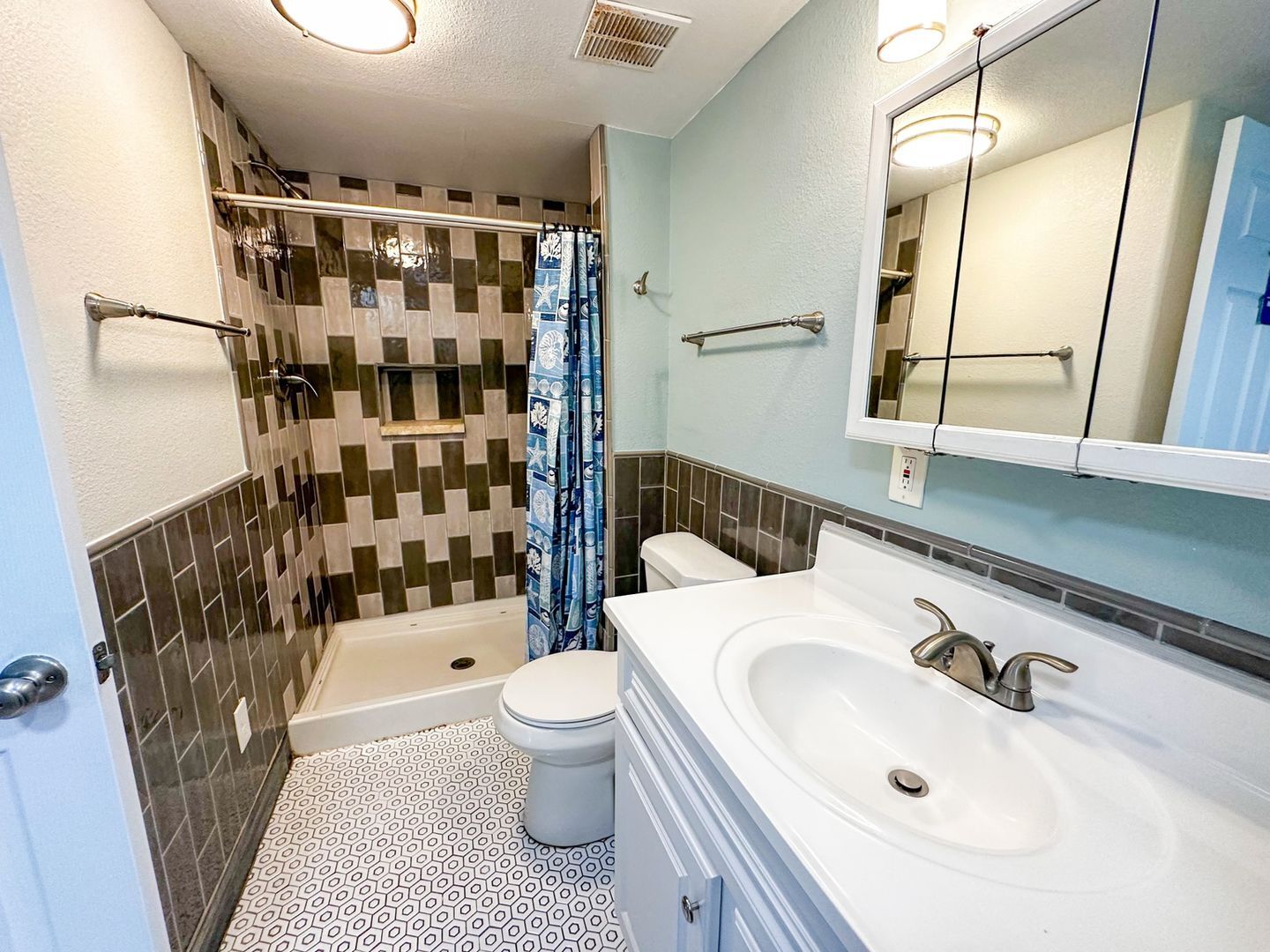 Building Photo - 1611 Carr St