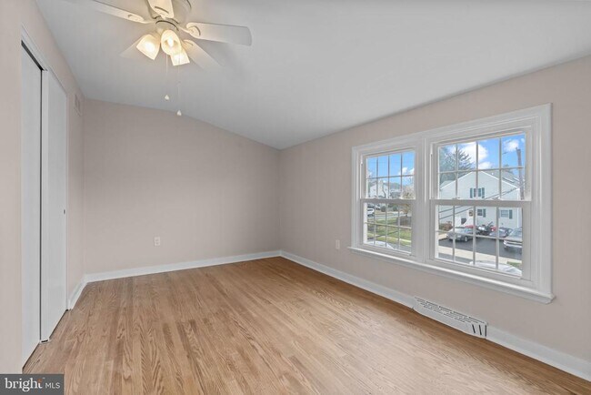 Building Photo - 131 Kipling Dr