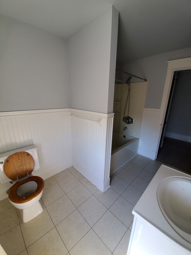 Full bath - 745 Bosler Ave