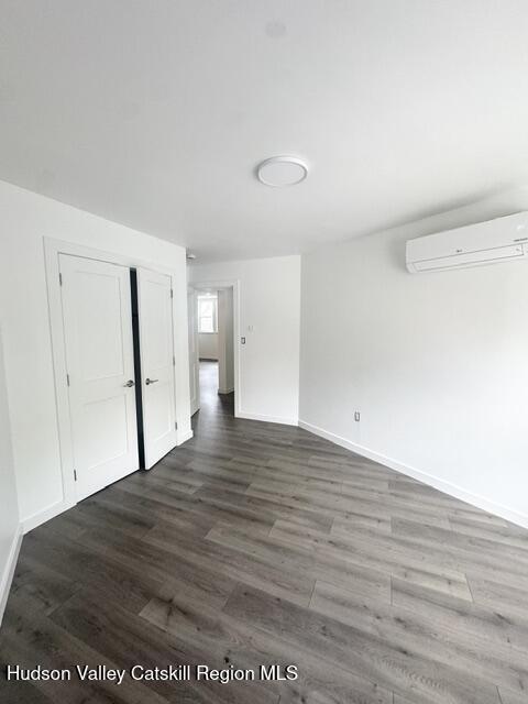 Building Photo - 473 Main St