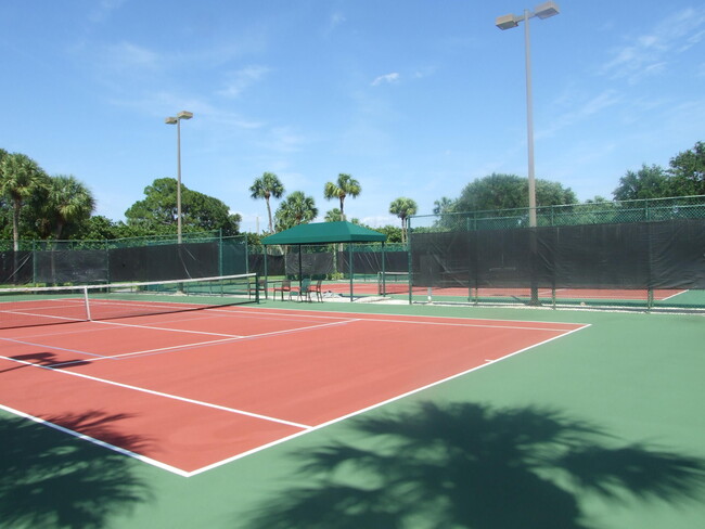 Building Photo - 1000 U.S. Rte 1