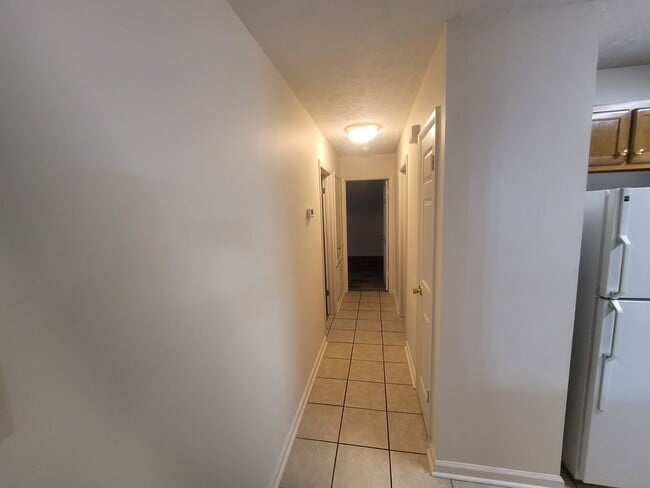 Building Photo - 2 bedroom Ground Floor!