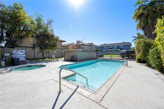 Building Photo - 5581 Crescent Ave