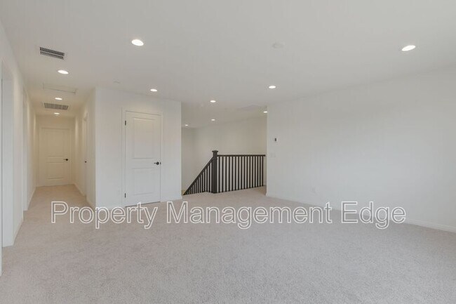 Building Photo - 4470 Hickory Ct