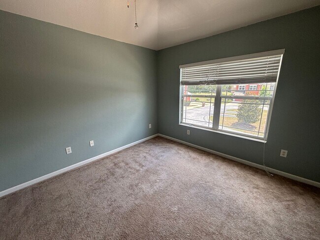 Building Photo - Amazing Neighborhood 3/3 W/Great Amenities!