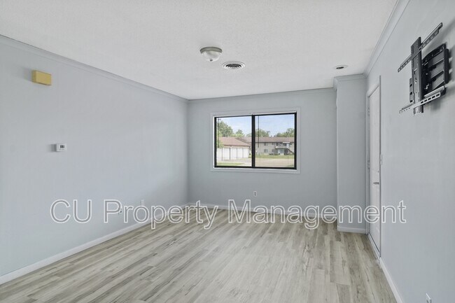 Building Photo - 1202 Dean Dr
