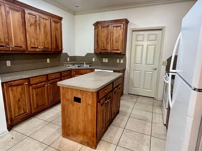 Building Photo - Cozy 3 Bed 2 Bath In Edmond