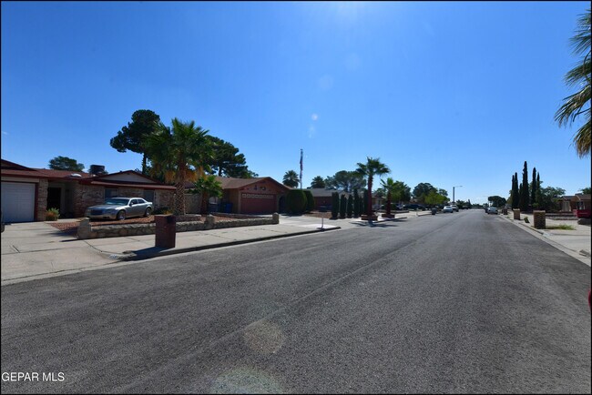 Building Photo - 1739 Russ Randall St