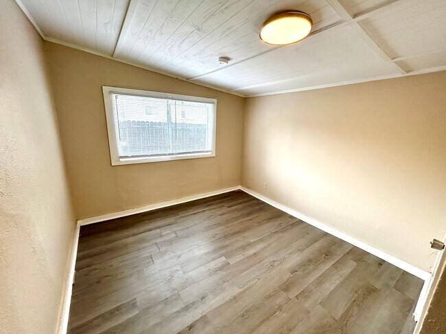 Building Photo - *COMING SOON* Corner Lot 3 Bedroom / 1.5 Bath Home In Pleasanton TX.