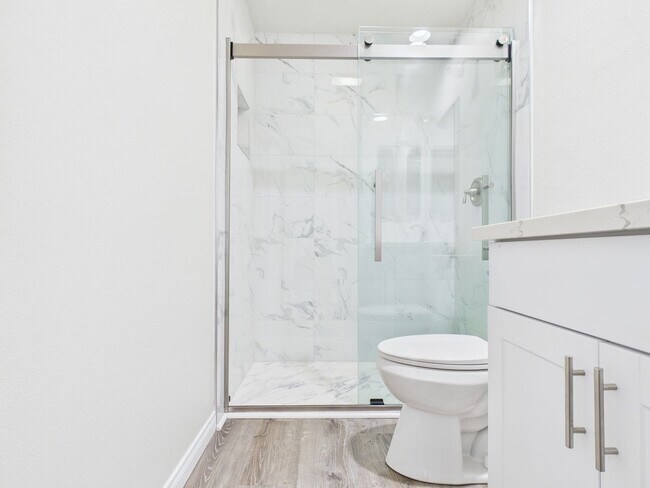 Building Photo - NEW NEW NEW remodeled -3bedroom/3bath Town...