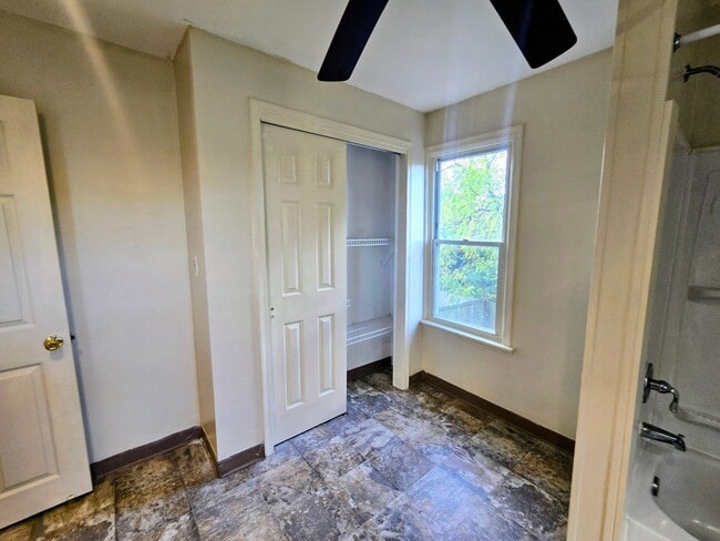 Building Photo - 420 N 12th St