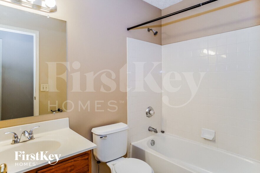 Building Photo - 5673 Larksdale Dr