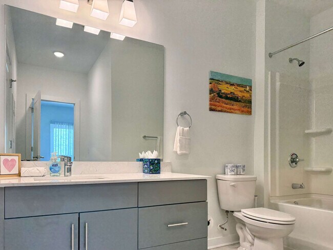 Building Photo - 525 Parkway Dr NE